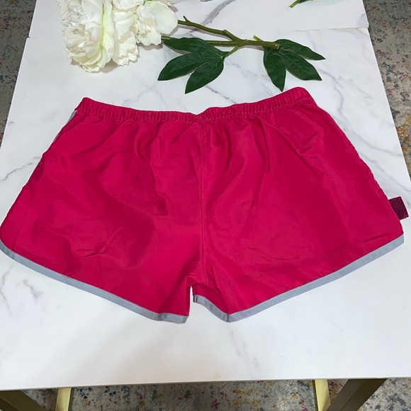 Adidas Women's AKTIV Against Cancer Shorts size Medium - Picture 2 of 16